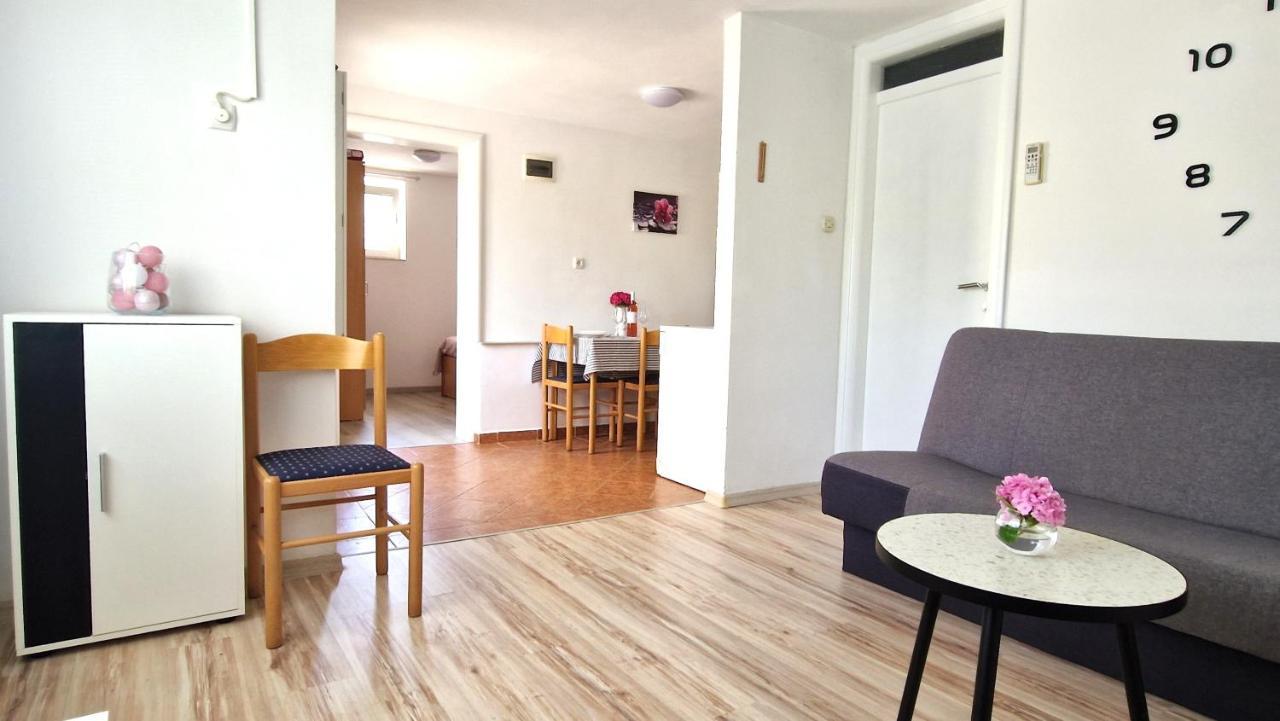 Apartment Jagoda Крк Екстер'єр фото